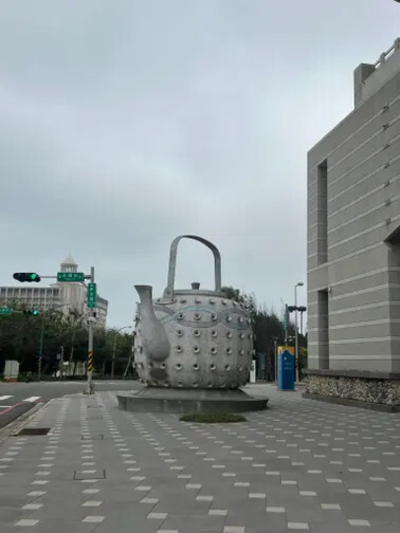 澎湖遊馬公市：澎湖生活博物館、星巴克澎湖喜來登門市、Pier3 三號港（路過）、菊島之星伴手禮（路過）、洪根深美術館