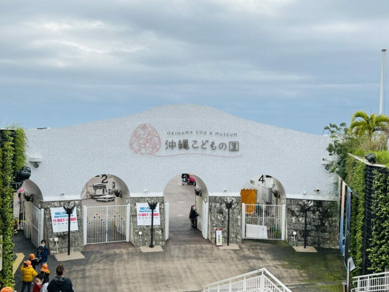 日本【沖繩兒童王國】沖繩親子景點必玩！動物園＆遊樂園攻略，門票優惠/園區地圖/交通資訊