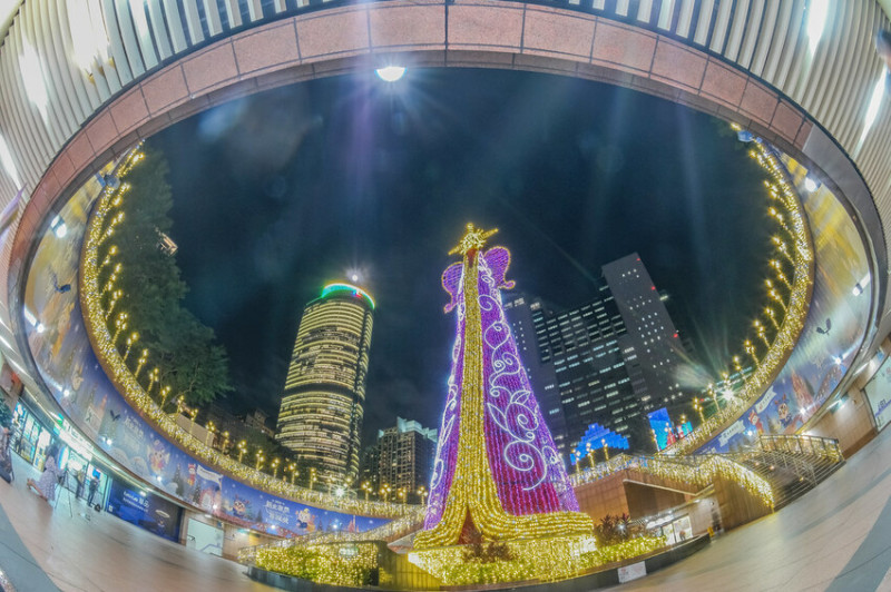 新北市板橋區【新北景點】2024新北市歡樂耶誕城‧魔幻之城主燈光雕秀.絕美光廊.新板燈區‧站前廣場燈區│活動時間‧交通‧捷