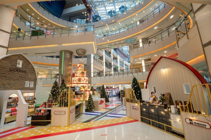 桃園市中壢區【桃園中壢】2024大江購物中心必買，Z世代購物首選！好拍、好逛、好好吃！聖誕節到大江一遊未盡！全年度免