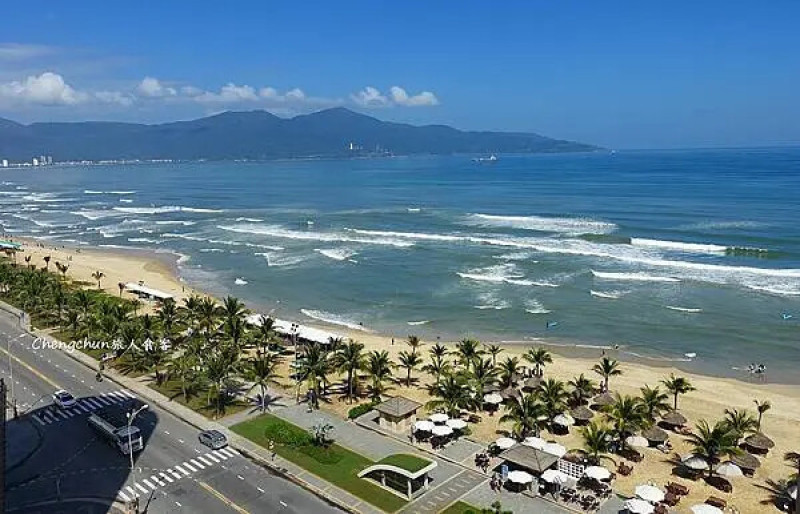 越南峴港美溪海灘【Holiday Beach Danang Hotel】提供會安古城免費來回專車，四星級在地老字號海景渡假飯店，服務好、高CP。