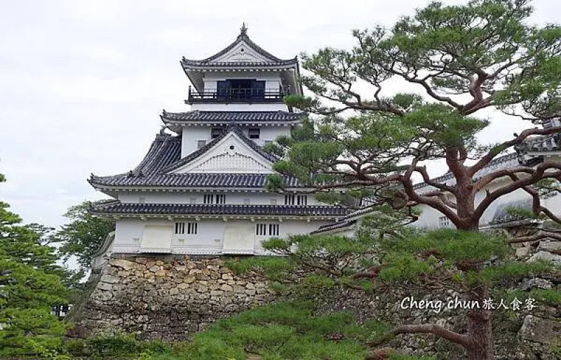 日本高知縣【高知城】現存十二座天守之一，梯郭式平山城。