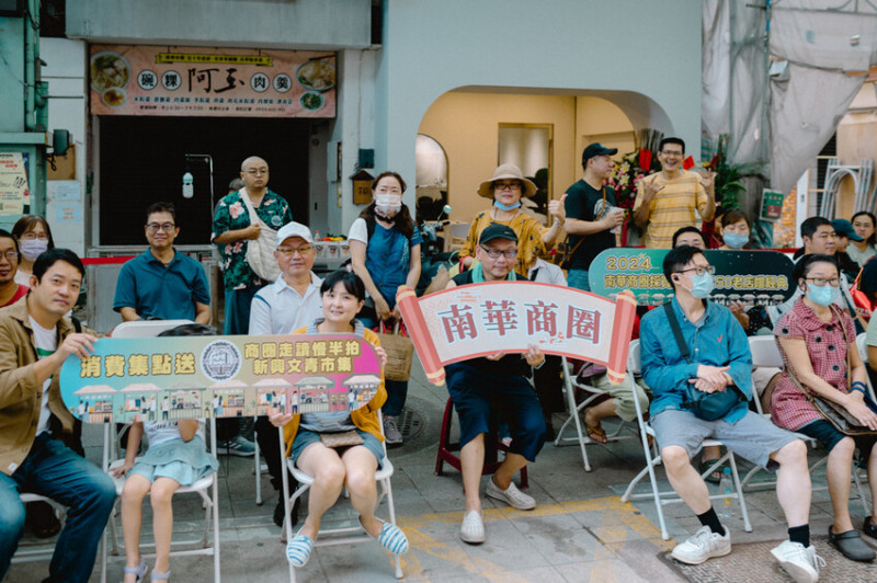 高雄市新興區南華商圈走讀漫伴拍：從傳統到現代的文化之旅 x 發現高雄的手工藝與美味小吃