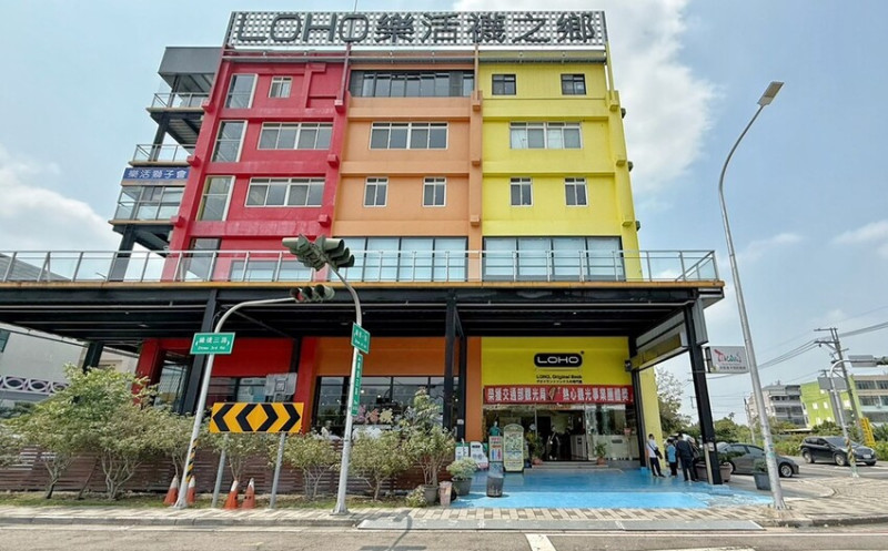 彰化縣社頭鄉彰化景點/樂活襪之鄉博物館，與其說是展售中心還比較貼切。