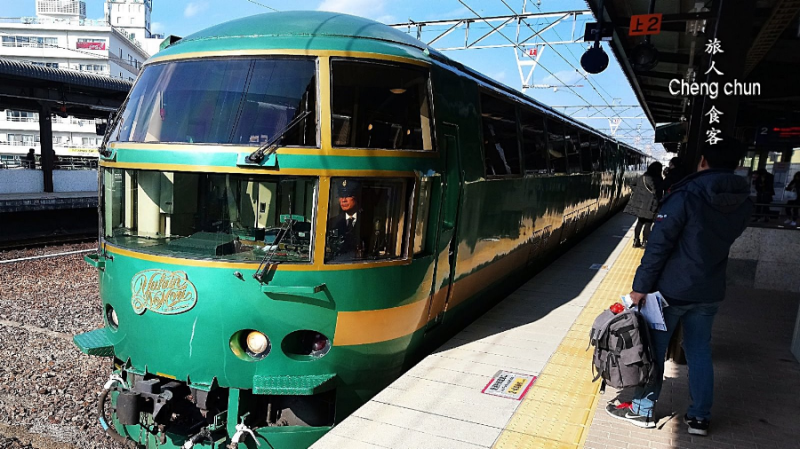 北九州特色火車【由布院之森 】火車上好忙 !