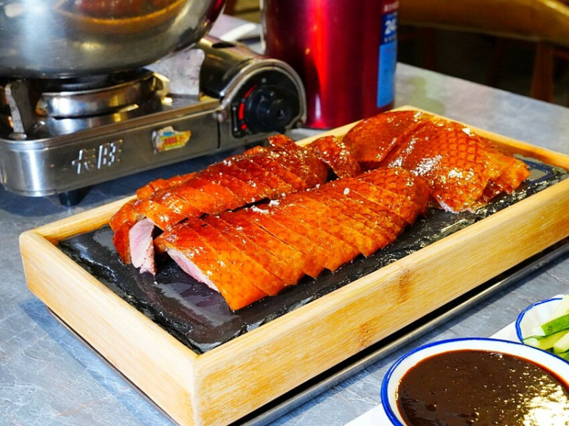 台南市善化區LA 墨川四川樟茶烤鴨 樟茶烤鴨必吃！台南烤鴨餐廳TOP首選｜2025台南聚餐推薦