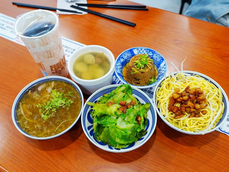 台中市北屯區王爺王肉羹｜水湳市場旁必吃米糕、魚翅肉羹排隊小吃｜台中水湳美食地圖