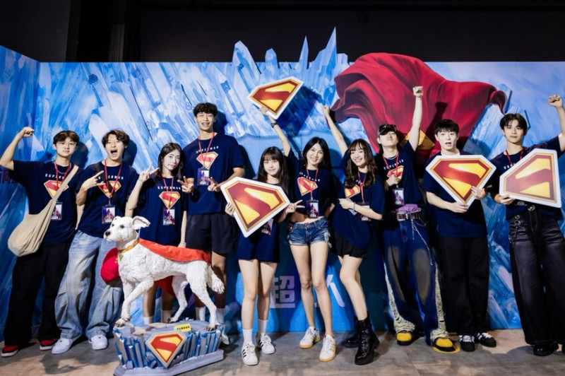 「電影推薦」DC 宇宙重啟的第一道光 #超人，7月9日，台灣搶先美國上映，片尾有彩蛋「電影首映」