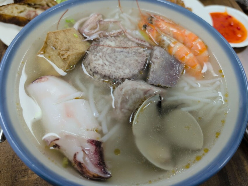 青鳥不文青，改賣海鮮味~~來碗青鳥小卷米粉吧!