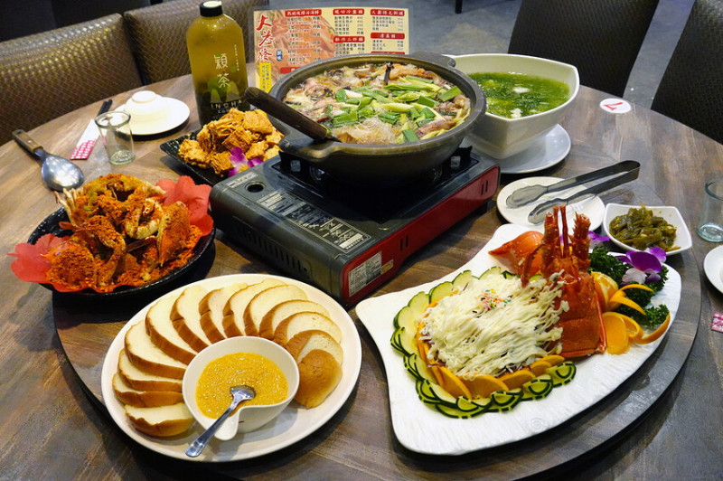 新北市萬里區有自己漁船、價格透明的活海鮮人氣王，不只萬里星巴克打卡！北海岸一日遊規劃萬里這家大益發活海鮮才是真正美食天堂