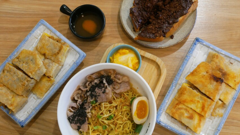 好貳咖啡 x 熊空茶作 - 近中壢中正公園的複合式咖啡廳，提供吐司/蛋餅/拌麵/飲品  *不提供訂位服務，需現場候位登記