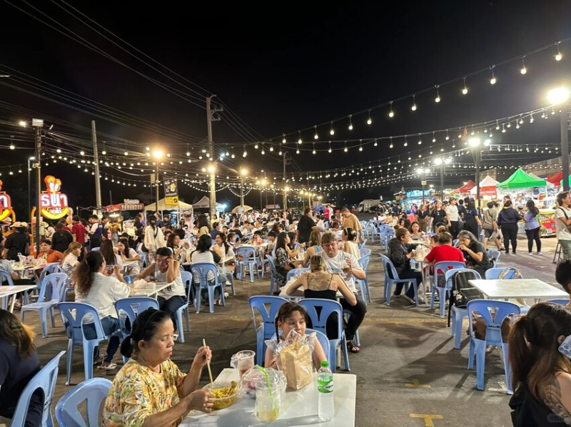 泰國🇹🇭誰說曼谷晚上只有喬德夜市、朱拉隆功大學一條街！