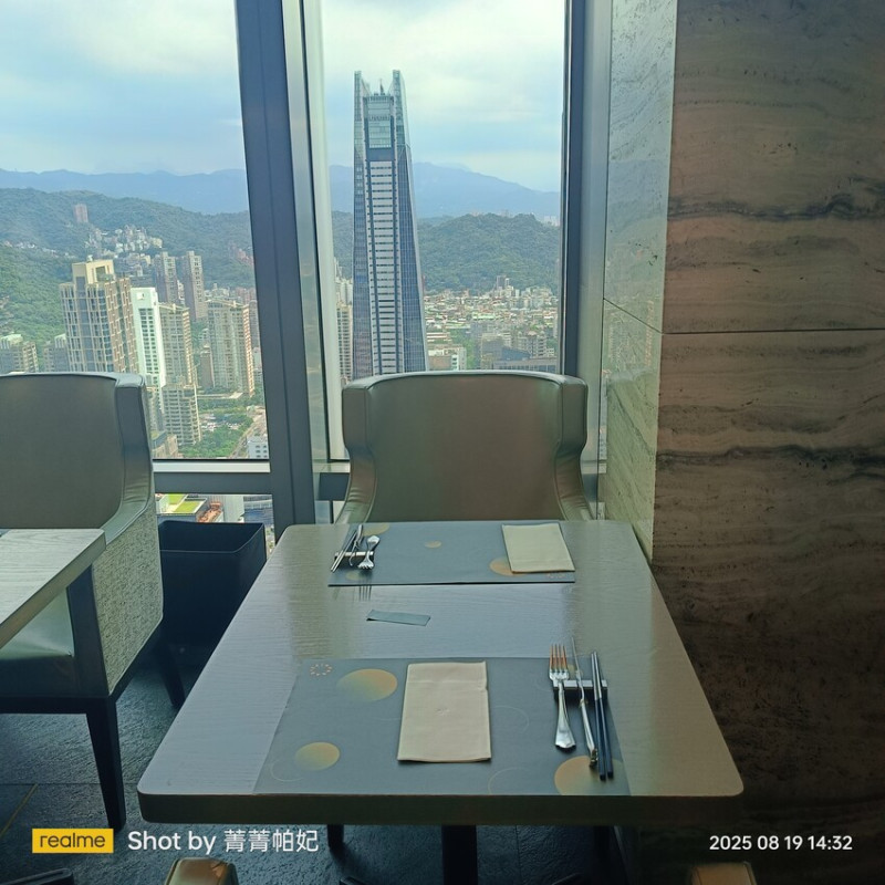 台北市信義區20250819 饗饗62訪，信義微風店，平日下午餐！