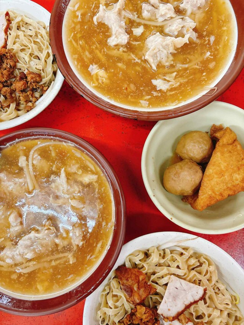 高雄三民｜天長地久吃這碗！阿萬意麵成就老派浪漫的最佳場景
