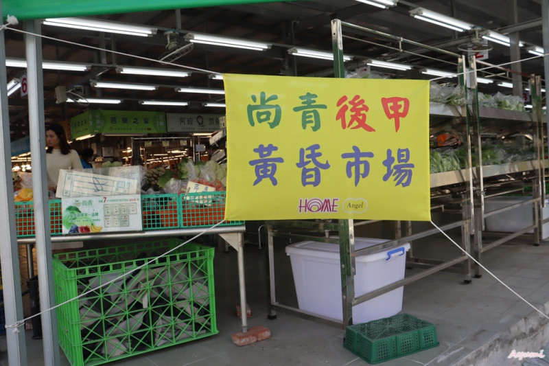 [台南黃昏市場推薦]尚青後甲黃昏市場/虎爺雞蛋糕/芭樂之家/田根烘焙/附設免費機汽車停車場/來一趟下午茶點心選擇多又便宜