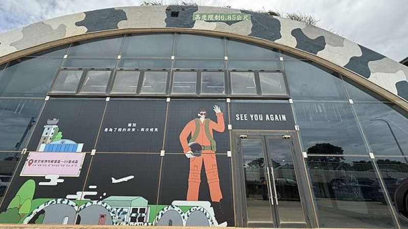 桃園最新免費景點│桃園航空城博物館│05警戒區盛大啟航│必拍F-104G戰鬥機黑貓公仔│華泰名品城最新藝術展覽│桃園親子景點