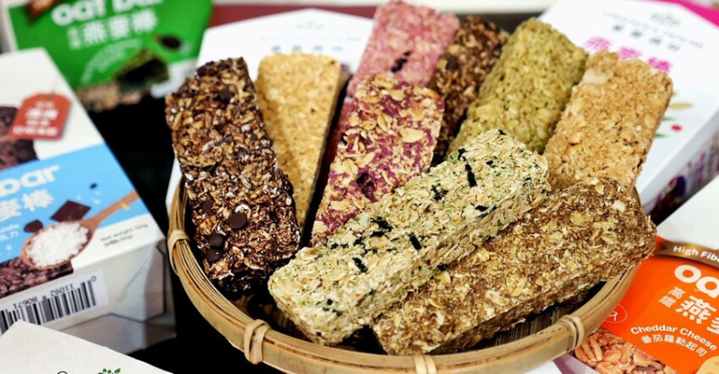 滿滿燕麥配上大量堅果的輕卡高纖小點心，下午茶來一支不罪惡