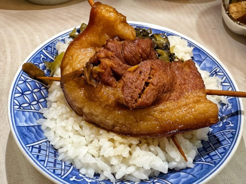爌肉飯好吃入味，爌肉皮Q軟、肉不柴、不鹹膩