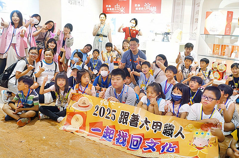 【手作體驗×文化導覽×美食品嚐×趣味挑戰】中台灣最難搶的三大活動之一，小小職人穿梭大甲街頭，玩出在地職人魂