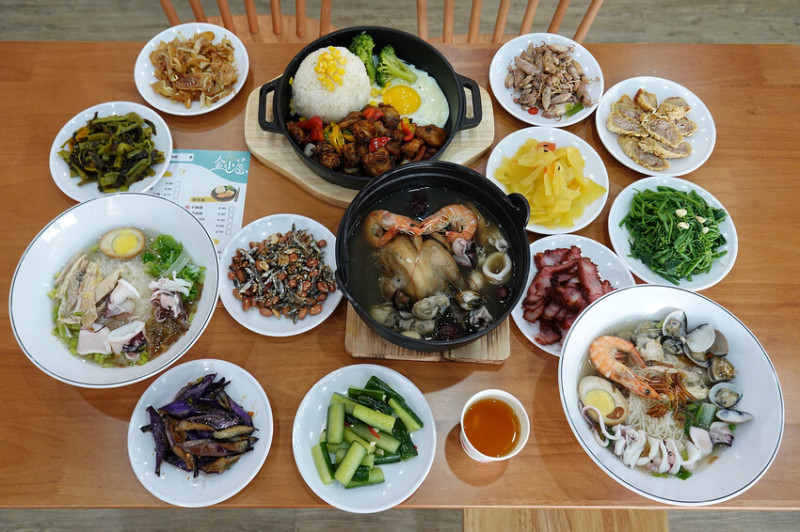 桃園市桃園區高CP值海陸雙享受！直送海鮮配30隻嫩雞燉的爽口湯頭，真的太絕了！南平路金小蔥雞湯米粉，痛風鍋、鐵板飯、海鮮米粉/麵線、外帶炸雞