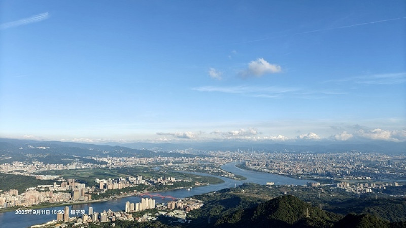 2025硬漢嶺登山記，楓櫃斗湖登山步道，日出與夕陽美景的完美結合。