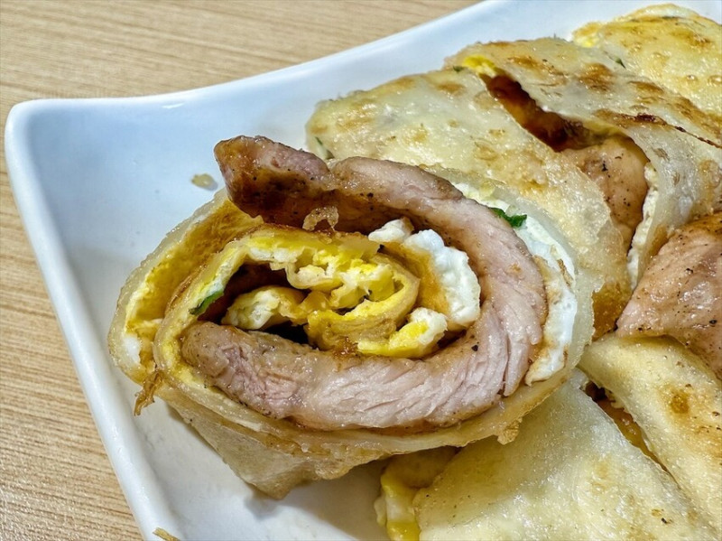 他們家肉排系列真的好吃，肉嫩不柴，有些微肉汁感