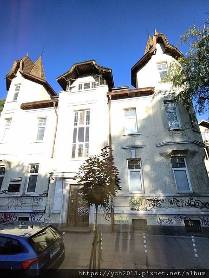 保加利亞必訪修道院／世界文化遺產里拉修道院Rila Monastery巧遇寧靜晨禱，必訪修道院內寶物博物館，親見拉斐爾的木雕十字架