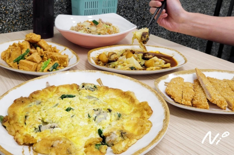 [嘉義東區]文化現炒。獨家蕎麥醬炸豬排/生炒雙脆干貝/九層塔蚵仔煎蛋/加可樂果的金沙豆腐?! #南田市場