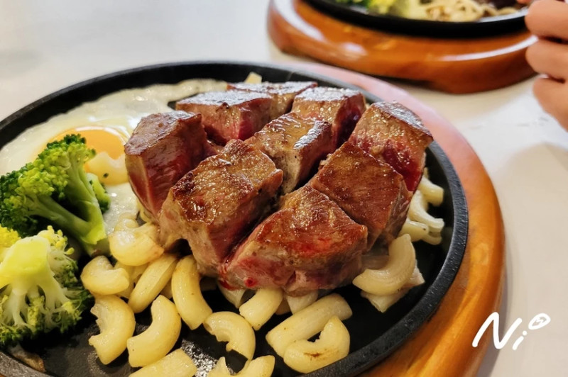 [食記。嘉義水上]尼克牛排屋。12盎司紐西蘭菲力&洋蔥胡椒醬蔬果莎朗牛排 #近白人牙膏觀光工廠