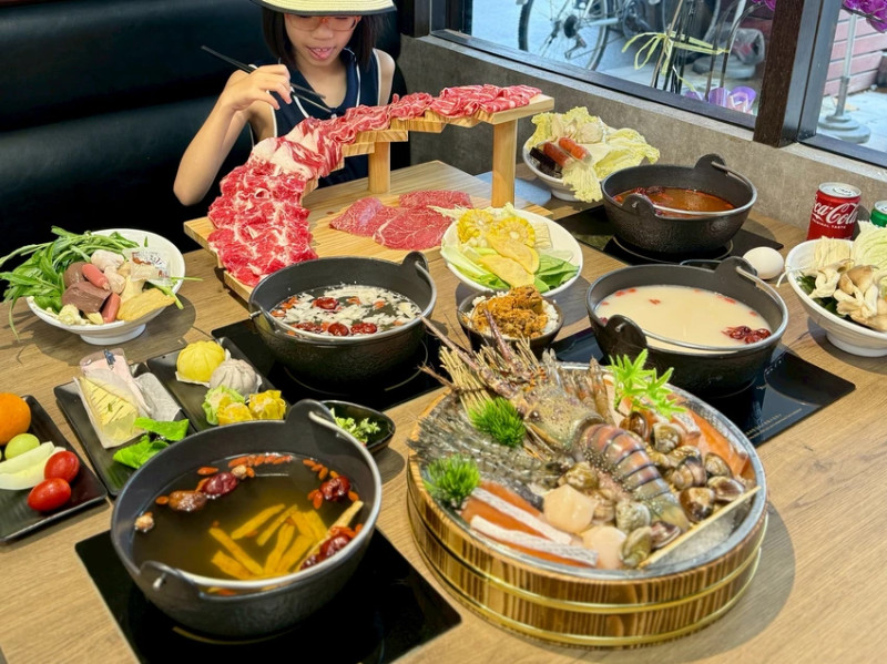 【桃園火鍋推薦】饗點鍋精緻鍋物桃園成功店：18盎司浮誇極寵和牛 + 巨龍龍蝦海陸拼盤還有蔬菜飲料冰淇淋水...