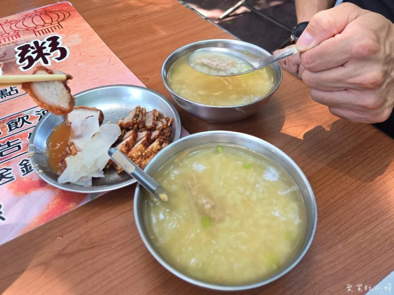 【旅食.台北】台北肉粥老店，大樹下吃台式早餐，廟前傳統美食葉家肉粥｜大稻埕小吃｜慈聖宮美食｜大橋頭人...