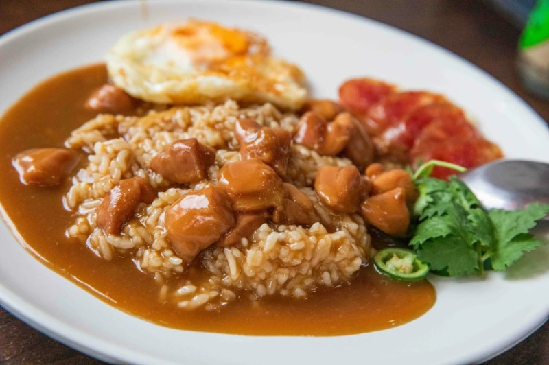 Sae Phun 潘氏店｜看似不起眼竟是米其林連七年推薦小吃，傳承80年歷史老城燉雞飯