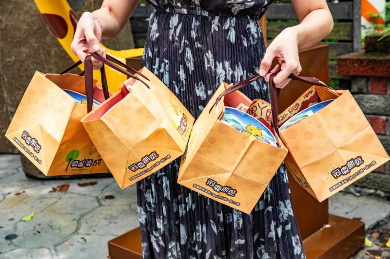 宜蘭礁溪最強伴手禮！短腿阿鹿起司曲奇餅，酥鬆化口口感迅速爆紅。
