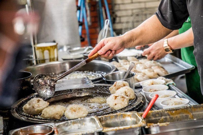 阿三肉圓｜萬人朝聖！堪稱名產級肉圓老店，大排長龍香酥Ｑ皮肉圓
