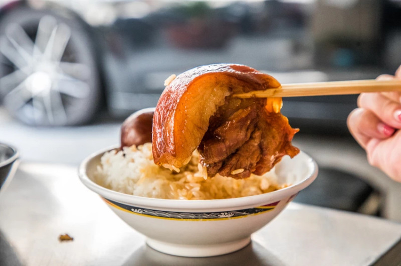 彰化老字號爌肉飯必吃！阿泉爌肉飯開業逾八十年，在地人早餐首選超人氣。