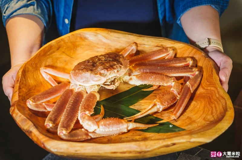 松葉蟹五吃太奢華！火鍋界愛馬仕，全程桌邊服務，動口不動手！