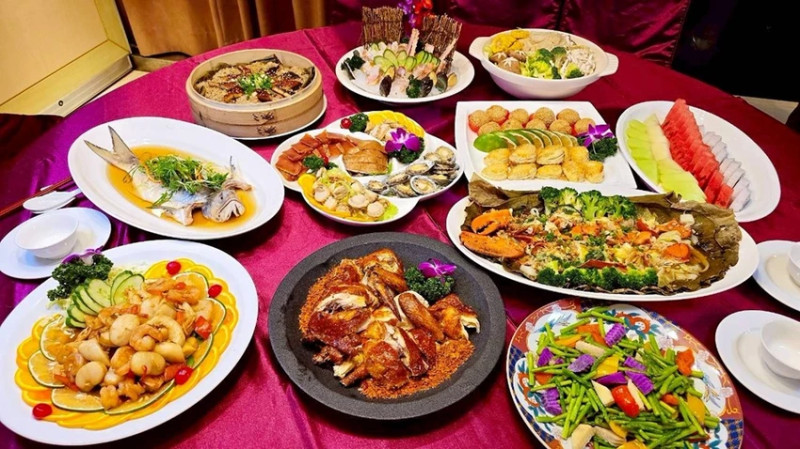 台中聚餐推薦｜食蘊潮創中菜餐廳，20人大圓桌超霸氣！合菜菜色豐富澎湃，每道都讓人驚喜連連！！