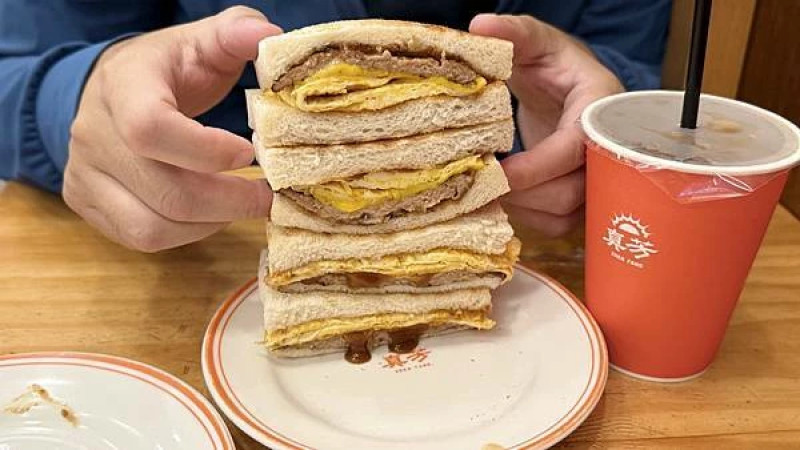 台北必吃早餐【真芳碳烤吐司-信義創始店】招牌必點豬肉蛋起司吐司/加會員送紅茶/DREAM PLAZA星巴克旗鑑店/...