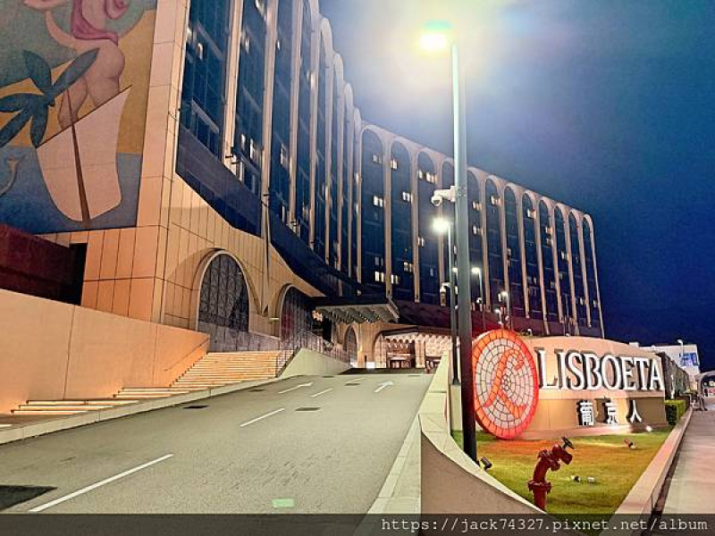 {澳門住宿}澳門超高CP值住宿：澳門葡京人，飯店乾淨舒適新穎，還有專屬聯名LINE FRIENDS、L'OCCITANE歐舒丹主題房間，相當適合親子住宿