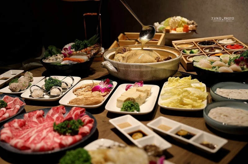 中山區美食新焦點！欣欣秀泰百貨星曜雞湯，日本A5和牛奢華饗宴首選。