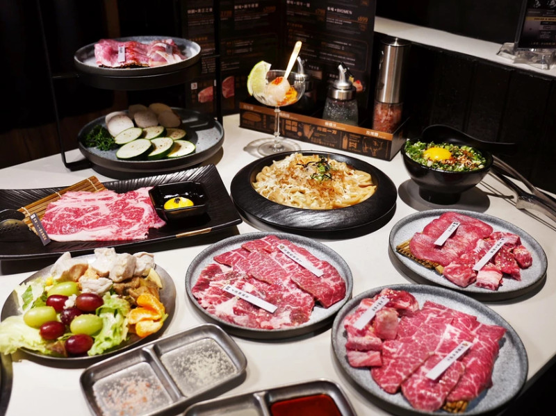 燒肉MEN朝富店｜台中個人燒肉推薦，499元起就有豐盛套餐，更享嫩雞胸、水耕沙拉吧、哈根達斯無限量供應