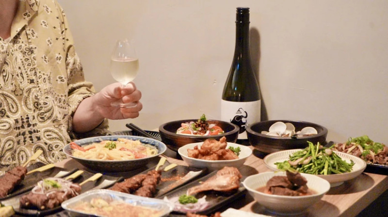 一秒到日本！板橋車站居酒屋，厚切慢燉牛舌與超狂焗烤松露薯泥。