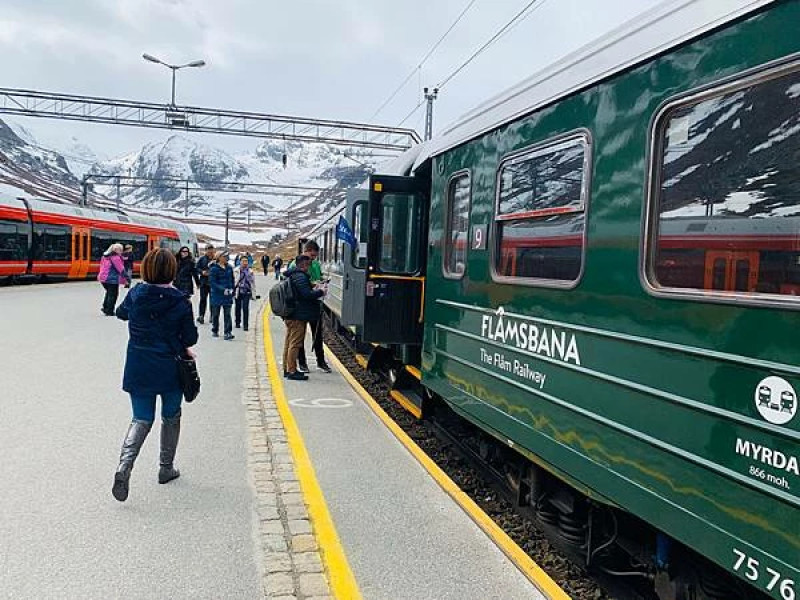《北歐旅遊｜挪威峽灣之旅》弗洛姆火車 Flam Rail、世界上最狹窄峽灣之一的人納柔依峽灣Naerofjord、蓋格倫...