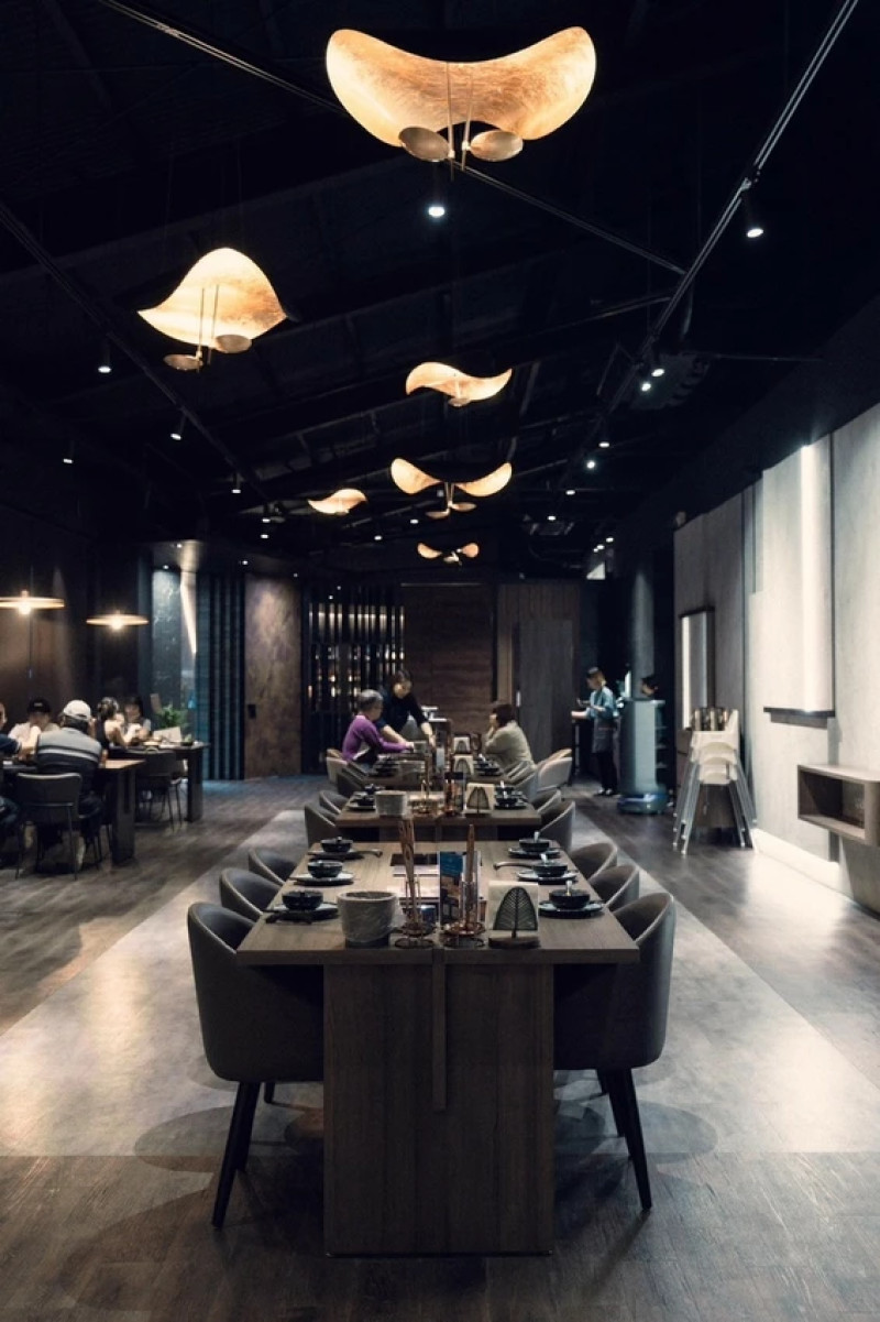 不是只有溫飽而已！六饗火鍋從主餐到甜點都滿分，氣泡清酒搭配海鮮升級。