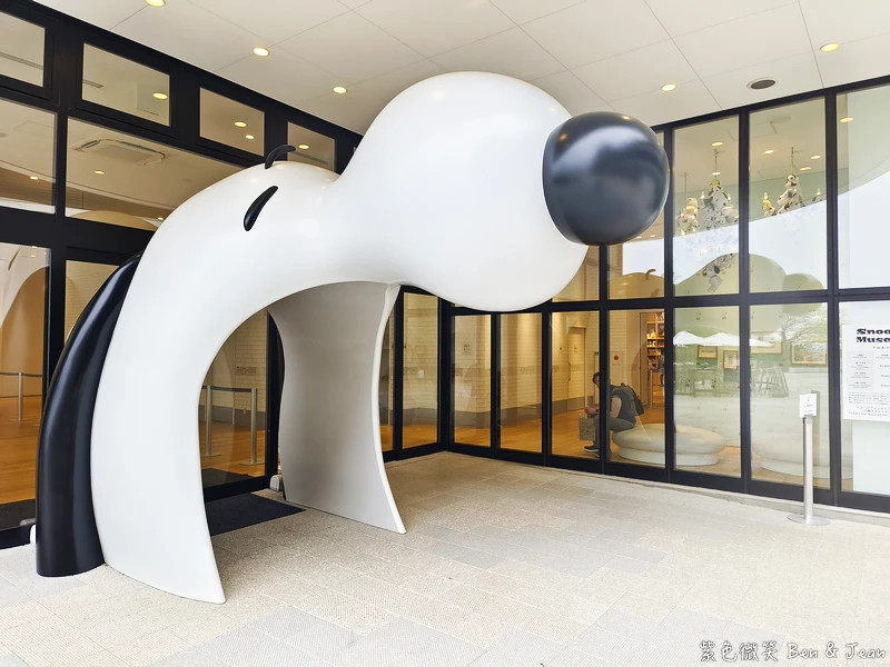 【東京史努比博物館】巨大史努比拍照打卡、必買伴手禮＆花生咖啡館美食推薦｜交通＆門票指南