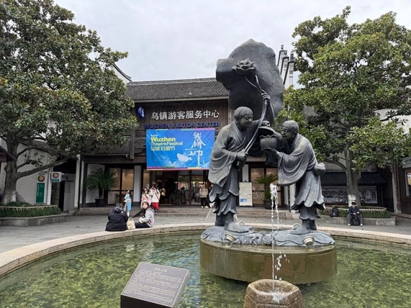 2025蟹逅故事江南D3. 10/20㊀📸烏鎮西柵景區、和合二仙➯敘昌醬園➯草木本色染坊➯三寸金蓮館➯水上市集早茶客➯...