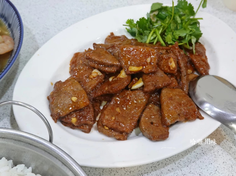 新北淡水—哈囉川味｜人均三百高性價比熱炒 料多實在百元炒飯炒麵必點｜沙崙路、沙崙夜市、滬尾砲台、漁人碼