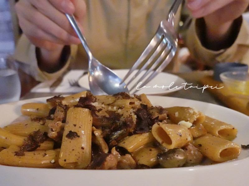 台北中山—la mole taipei｜意圖使人發胖的美好事物 義大利紅蝦評鑑一蝦榮耀｜行天宮、榮星花園、建國北路