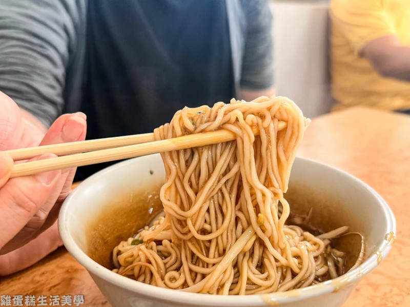 【宜蘭食記】安打烏醋麵 - 途經蘇花改的熱門小吃店，烏醋麵、剝皮辣椒湯都是必吃