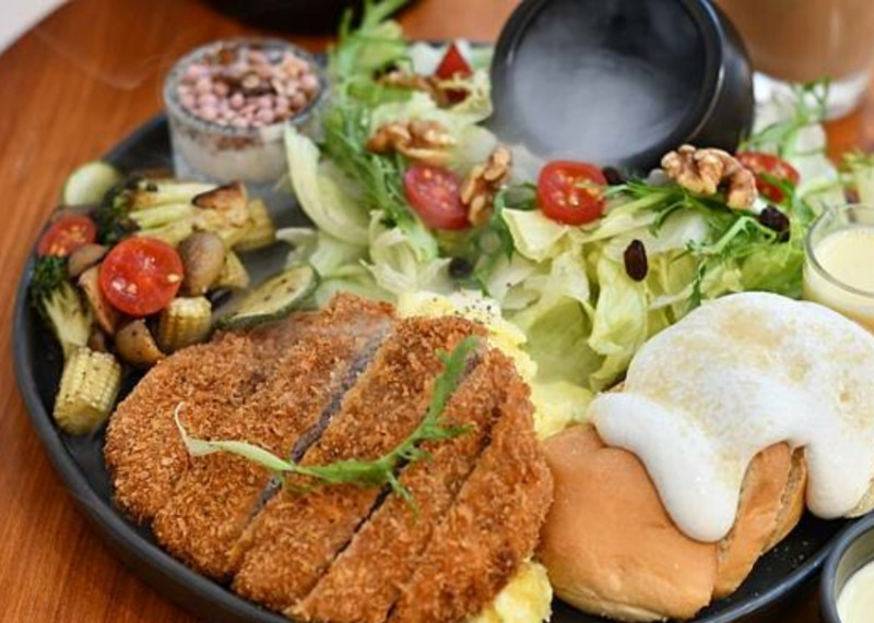 黑白簡約風美食！16零捌brunch台南必訪早午餐超大份量。